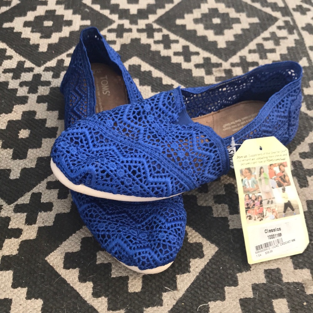 BRAND NEW TOMS